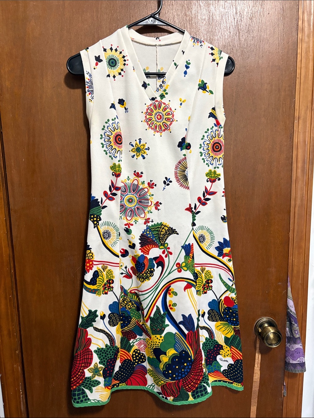 Vintage 60’s women’s Sleeveless Midi Dress in White with Multicolor Floral Print